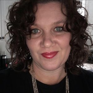 Meet your Posher, Connie